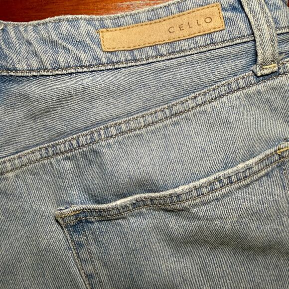 👖Cello Jean Shorts Size Large Vintage Wash Classic Denim Mom Shorts 5 Pockets - Picture 5 of 6